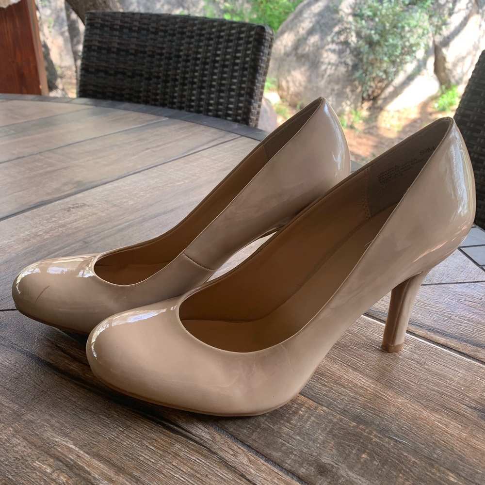 9 & Company Tan Heels Pumps